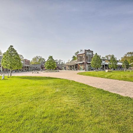 Resort Cabin With Fire Pit Golf, Hike And Play! Rothbury Экстерьер фото