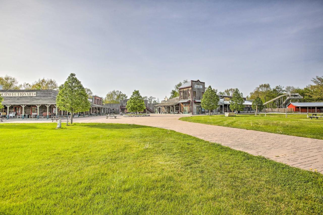 Resort Cabin With Fire Pit Golf, Hike And Play! Rothbury Экстерьер фото