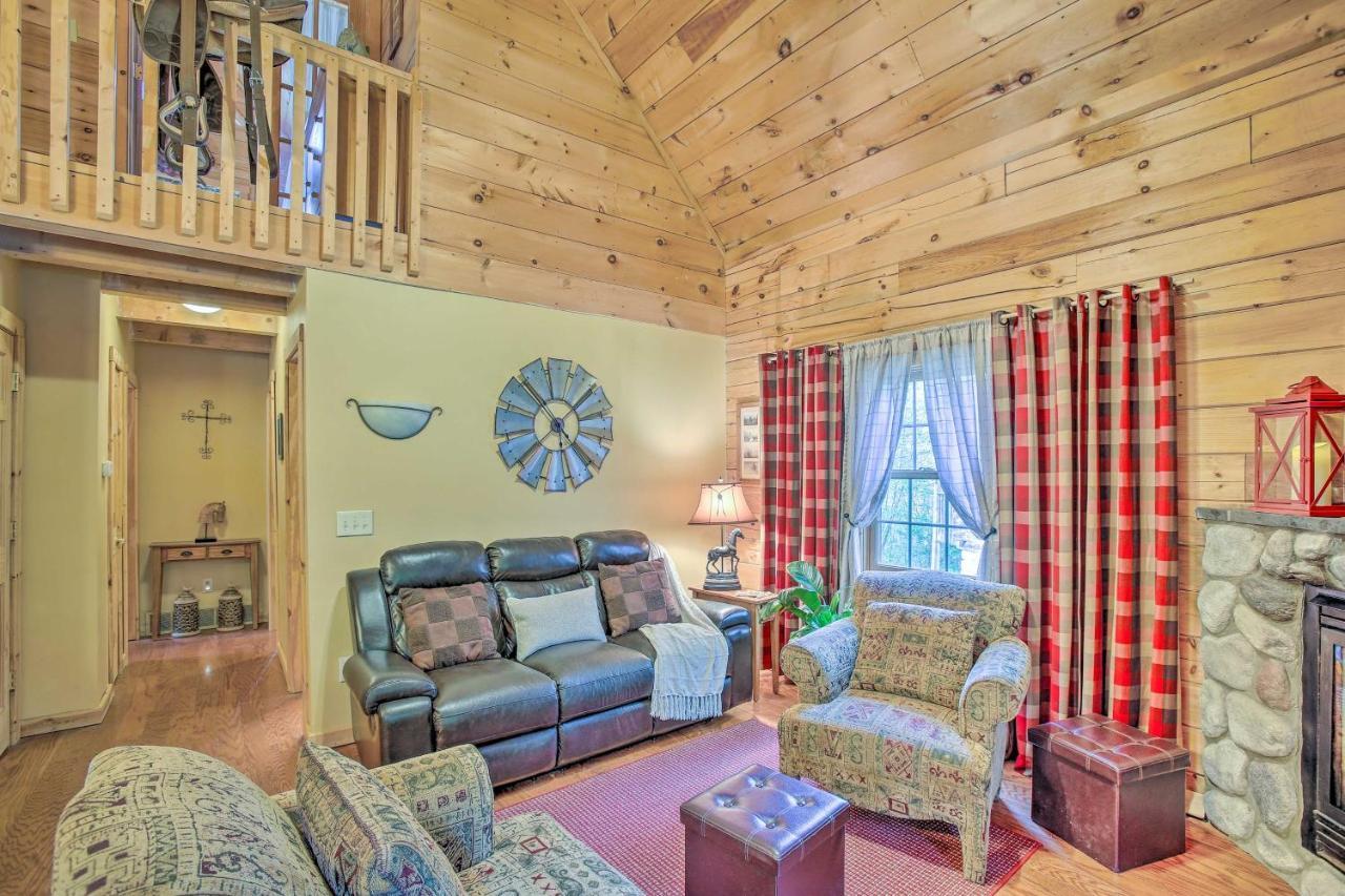 Resort Cabin With Fire Pit Golf, Hike And Play! Rothbury Экстерьер фото